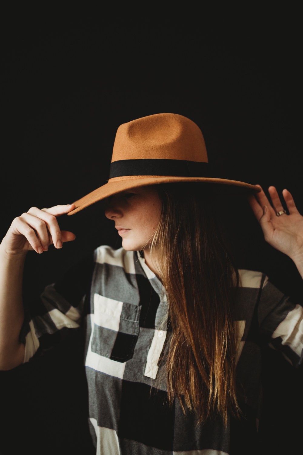 kayla kohn, family photography, olathe kansas, lawrence, newborn photographer family photography lawrence ks, family pictures lawrence ks, lawrence kansas, photographer, kayla kohn, kayla kohn photography, maternity photos, lifestyle photographer, newborn photography , newborn photographer, baldwin city kansas, photographers in lawrence kansas, Best photographers in kansas, best lawrence photographer, KS, midwest blogger, kansas blogger, influencer